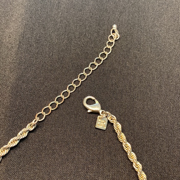 BR Flower Necklace - Picture 4 of 8